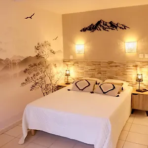 modernite-au-coeur-des-montagnes-confort-et-calme.midi-pyreneeshotels.com/