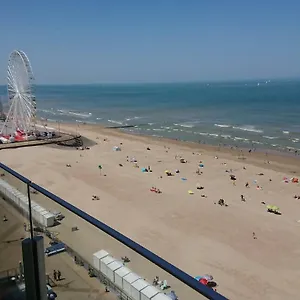 https://zicht-op-zee-een.ostend-hotel.net