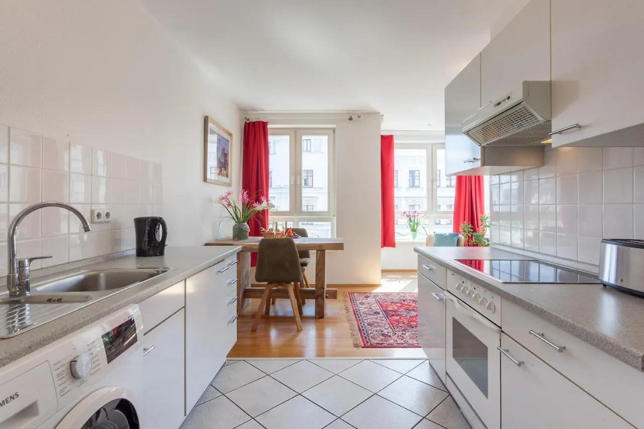 Schoenes Studio In Downtown Mitte Mit Balkon Berlin Apartment